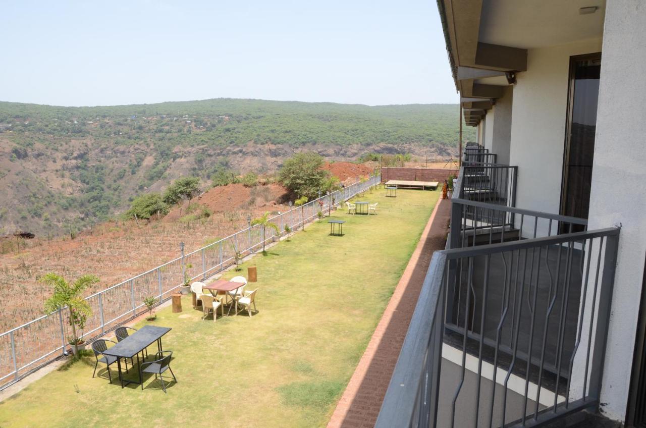 Mountain Breeze Resort, Mahabaleshwar Exterior photo